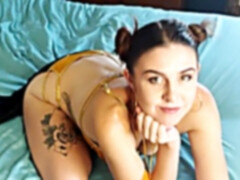 Grosse bite, Sucer une bite, Brunette brune, Tromperie, Éjaculation interne, Pieds, Pute