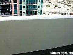 Enthousiasteling, Kont, Badpak, Pijpbeurt, Hd, Orgasme, Gezichtspunt, Openbaar