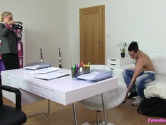 Blasen, Betrug, Paar, Spermaladung, Aufs gesicht abspritzen, Frau, Handjob, Büro