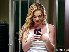 デカパイ, ブロンド, 現実