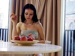 18 jaar, Lieveling, Grote kont, Pijpbeurt, Handbeurt, Likken, Natuurlijke tieten, Tiener