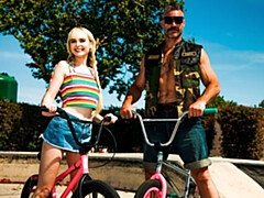 Slaapkamer, Grote kont, Grote lul, Blond, Natuurlijke tieten, Kort haar, Tiener, Tieten likken