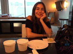 Amateur, Salle de bains, Nourriture, Petite amie, Fille latino, Culottes ou slips, Pov, Chatte