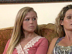 Пальцем, Поцелуи, Лесбиянка, Лизание, Милф, Оргазм, Молоденькие