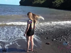 Amateur, Plage, Doigter, Exhib, Petite amie, Embrassement, Pov, Chatte