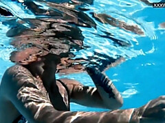 Жопа, Женщины, Хд, Бассейн, На публике, Соло, Тугие, Сиськи