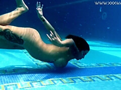 Asiatisch, Grosse titten, Bikini, Milf, Im freien, Rasiert, Solo, Titten