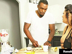 ぽっちゃり, デカチン, 黒人, 茶髪の, ジム, 手コキする, タトゥー, パイ刷り