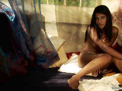 Brunette brune, Indienne