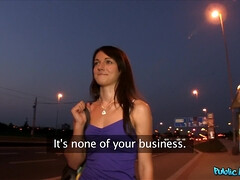 Sucer une bite, Brunette brune, Tromperie, En levrette, De plein air, Pov, Public, Serré