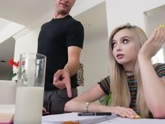 Blond, Pijpbeurt, Dominatie, Handbeurt, Likken, Natuurlijke tieten, Tiener, Tieten likken