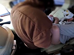 Grote mammen, Auto, Sperma, Vingeren, Hardcore, Zoenen, Gezichtspunt, Tieten likken