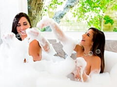 Culo grande, Mamada, Morena, Ffm, Penetracion con dedos, Peludo, Lencería, Adolescente