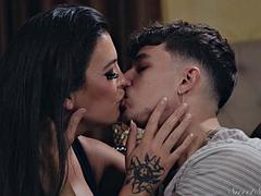 Grosser schwanz, Grosse titten, Blasen, Braunhaarige, Spermaladung, Handjob, Hd, Milf