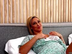 Grote kont, Rondborstig, Likken, Rijpe lesbienne, Moeder die ik wil neuken, Orgasme, Kut duiken, Plagen