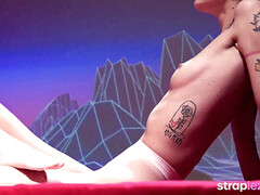 Embrassement, Collant, Maigrichonne, Strapon, Tatouage