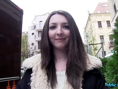 18 ans, Amateur, Sucer une bite, Mignonne, Branlette thaïlandaise, Orgasme, De plein air, Public