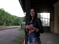 Sucer une bite, Brunette brune, Gorge profonde, Hd, De plein air, Public, Réalité, Adolescente