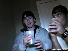 18 ans, Amateur, Collège université, Groupe, Lesbienne, Fête, Adolescente, Voyeur