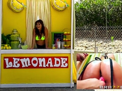 ZZ Lemonade: Charlotte Cross