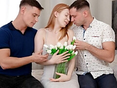 18 jahre, Grosser schwanz, Grosse titten, Blasen, Hundestellung, Doppelpenetration, Rotschopf, Dürr