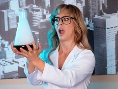 ブロンド, フェラチオ, 手コキする, 下着, 淫乱熟女, 剃毛, ストッキング, ストリッピング