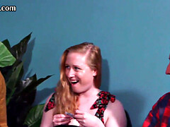 Britannique, Homme nu et filles habillées, Fétiche, Groupe, Talons, Lingerie, Tatouage, Adolescente