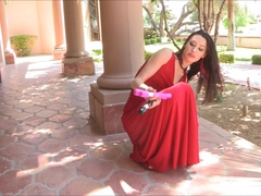 Anal, Double pénétration, Robe, Talons, Masturbation, Orgasme, Public, Jouets