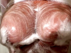 Красотки, Большие сиськи, Брюнетки, Грудастые, Натуральные сиськи, Душ, Соло, Сиськи