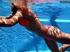 Amateur, Culo grande, Rubia, Hembra, Peludo, Piscina, Solo, Tetas