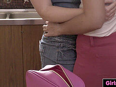 Amateur, Brunette brune, Cuisine, Lesbienne, Léchez