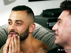 Anal, Éjaculation interne, En levrette, Homosexuelle, Branlette thaïlandaise, Embrassement, Muscle, Tatouage