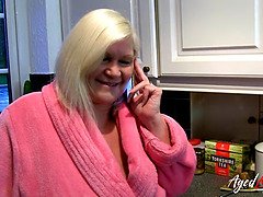 Grosse titten, Blondine, Vollbusig, Geile alte tussi, Hd, Milf, Stiefmutter, Titten