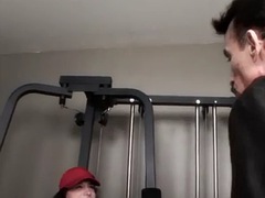 Lieveling, Kinderoppas, Pijpbeurt, Bruinharig, Fetisj, Tiener, Tieten likken