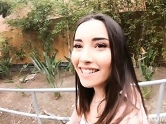 Grote kont, Bruinharig, Handbeurt, Latijnse vrouw, Rok, Kousen, Tiener, Tieten likken