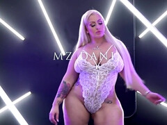 Gros cul, Gros seins, Sucer une bite, Plantureuse, Interracial, Mère que j'aimerais baiser, Chatte, Nénés