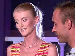 Schönheit, Blondine, Vollbusig, Geile alte tussi, Milf, Mutti, Stiefmutter, Jungendliche (18+)