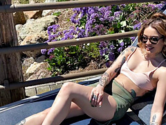 Язык в попке, Минет, Брюнетки, Глубокая глотка, Сперма на лице, Тату, Сиськи