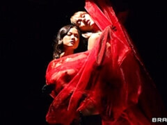 Grosser arsch, Grosser schwanz, Grosse titten, Blasen, Hundestellung, Hardcore, Milf, Flotter dreier