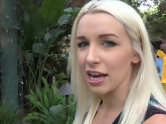 Amateur, Cuarto de baño, Tetas grandes, Rubia, Vestido, Gafas, Afeitado, Flaco