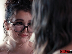 Gros seins, Doigter, Petite amie, Fille latino, Lesbienne, Léchez, Masturbation, Adolescente