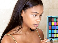 Salle de bains, Noire, Sucer une bite, Brunette brune, Poilue, Branlette thaïlandaise, Interracial, Adolescente