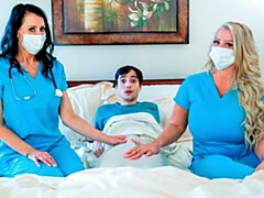 Slaapkamer, Grote kont, Grote lul, Grote mammen, Pijpbeurt, Hondjeshouding, 1 man 2 vrouwen, Moeder die ik wil neuken