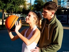 ブロンド, フェラチオ, バック, 手コキする, キス, ガリガリ, スポーツ, ティーン