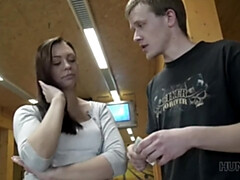 Blasen, Braunhaarige, Paar, Hd, Geld, Pov, Öffentlich, Ehefrau