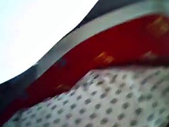 ENCOXCANDO PENE EN EL BUS CHICA LENTES SERIES