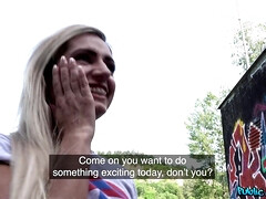 Tussi, Grosser schwanz, Grosse titten, Blasen, Vollbusig, Kehlenfick, Latina, Im freien