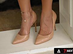 Tussi, Grosse titten, Blondine, Füsse, Fetisch, Hardcore, Küssen, Titten