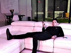 Brunette brune, Robe, Noir ébène, Embrassement, Lesbienne, Chatte, Fumer, Tatouage