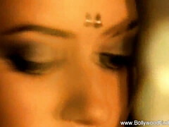 Брюнетки, Хд, Индианки, Мамочка, Обнаженные, Натуральные, Стриптиз, Дразнящие